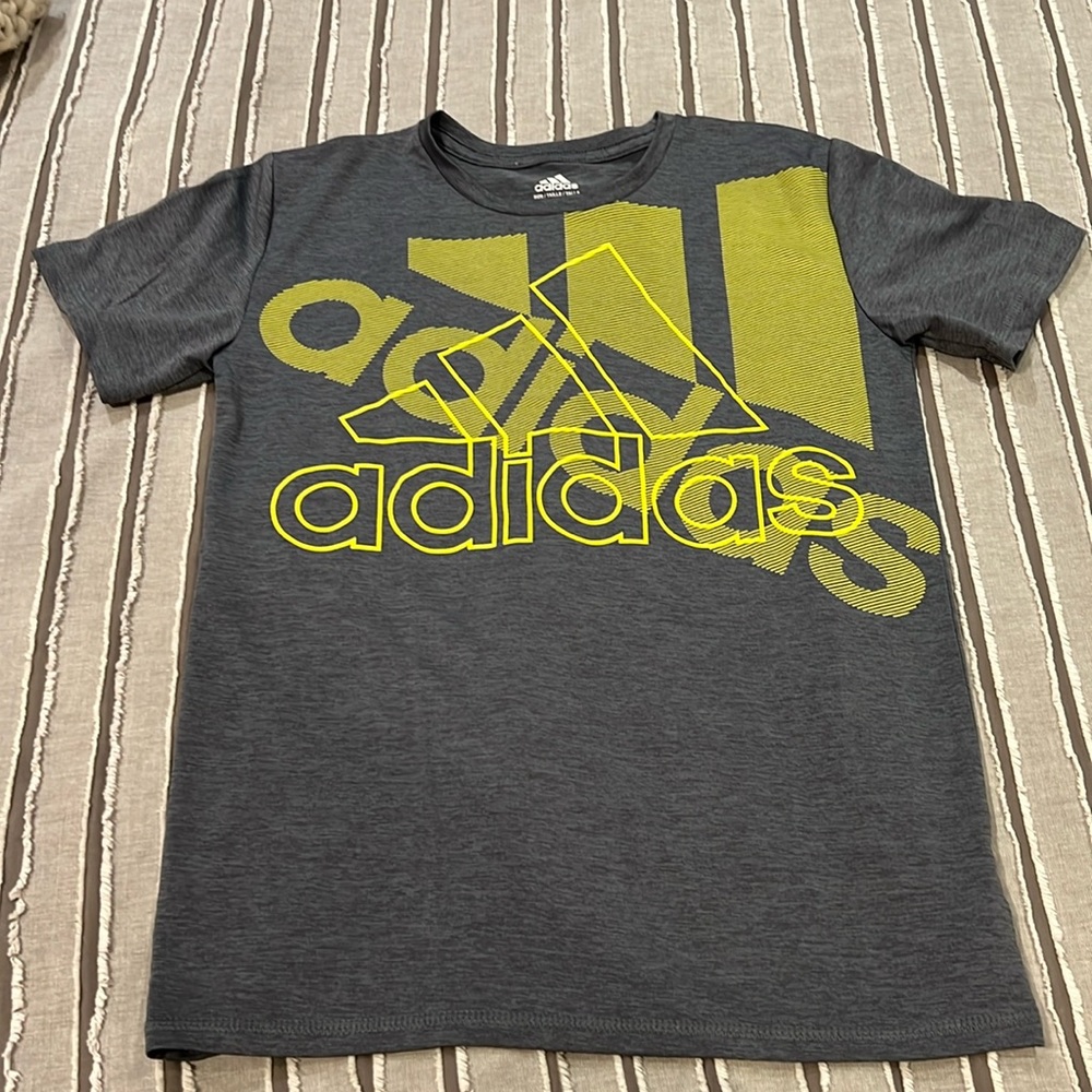 Boys SZ M adidas dri- fit short sleeve T-shirt